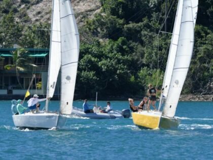 France’s Courtois Remains Undefeated on Day Two